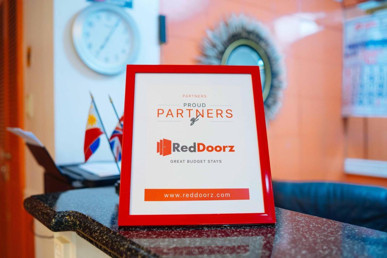 Reddoorz @ Fields Avenue Angeles City Buitenkant foto
