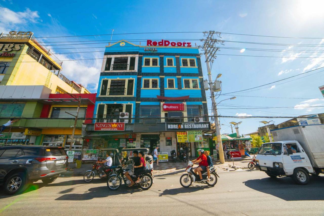 Reddoorz @ Fields Avenue Angeles City Buitenkant foto
